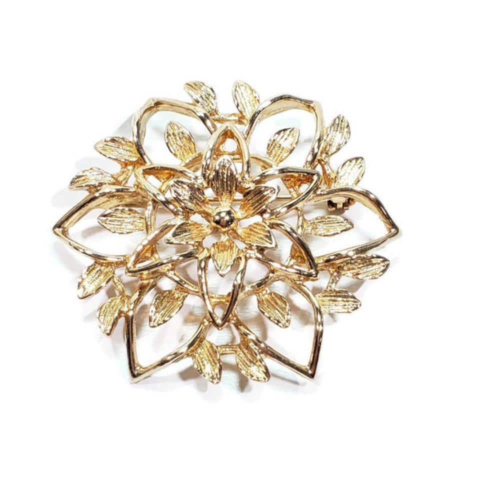 Vintage Sarah Coventry Peta Lure Brooch Gold Tone